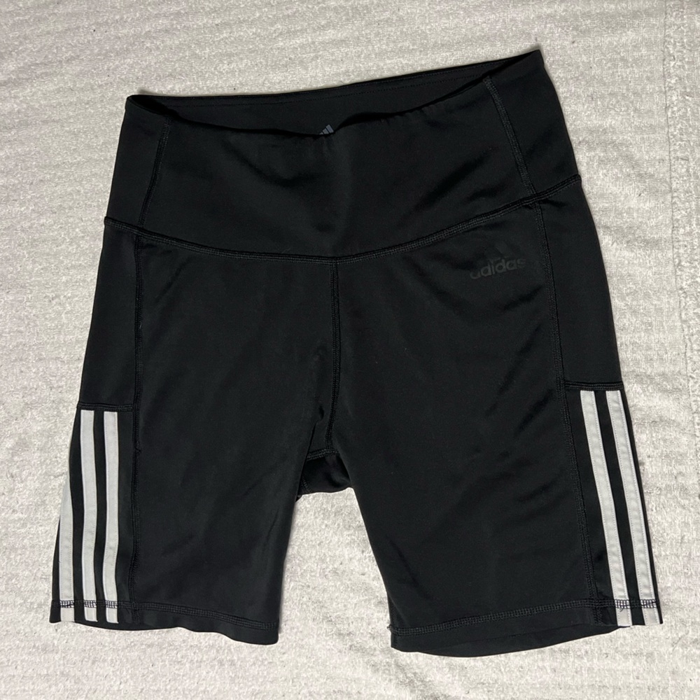 Lot of 2 shorts. Adidas are size medium and I’m not sure of other brand.